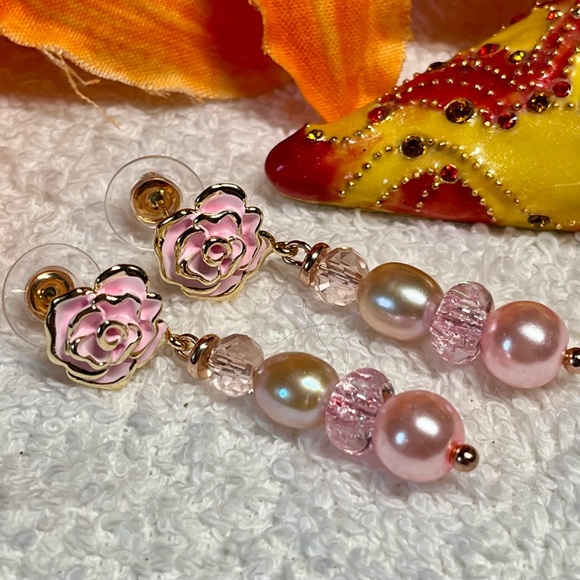 🌸JUNE IS PEARL BIRTHSTONE-fresh water pearl and flower earrings-classics! PINK - Picture 8 of 9